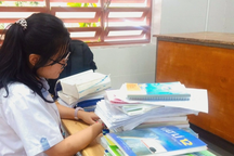 Nữ sinh bất ngờ khi nhận được 14 tỷ đồng học bổng