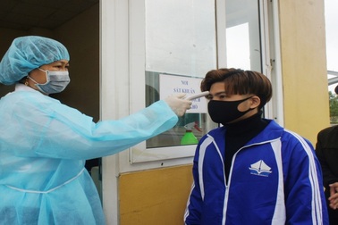 Sinh viên háo hức quay lại trường sau kỳ nghỉ kéo dài vì dịch Covid-19