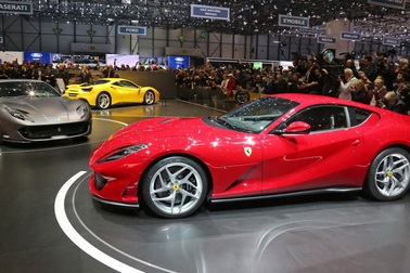 Lãnh đạo Ferrari chọc giận chủ xe Lamborghini