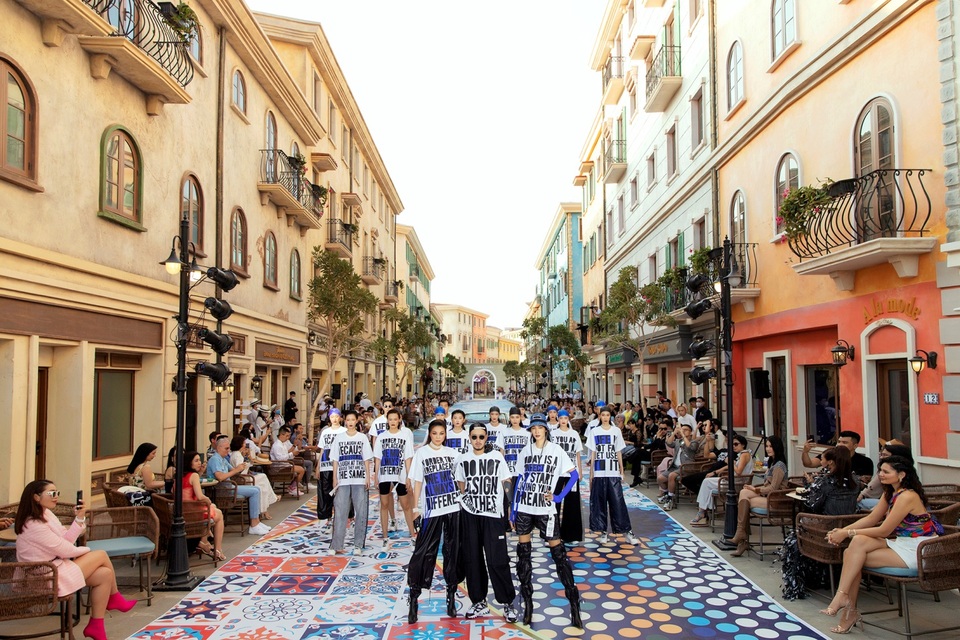 Bản giao hưởng của Thời trang - Thiên nhiên - Kiến trúc trong Fashion Voyage #3 - 1 Bản giao hưởng của Thời trang - Thiên nhiên - Kiến trúc trong Fashion Voyage #3 - 1