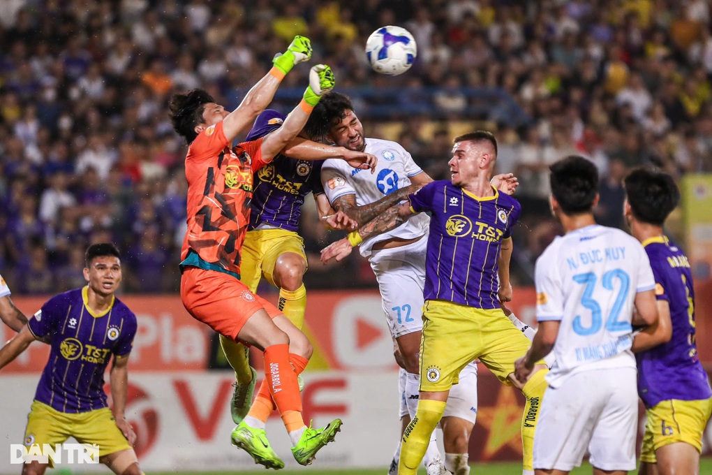 CLB Nam Định thắng đậm Hà Nội FC, xây chắc ngôi đầu V-League - 4 CLB Nam Định thắng đậm Hà Nội FC, xây chắc ngôi đầu V-League - 4
