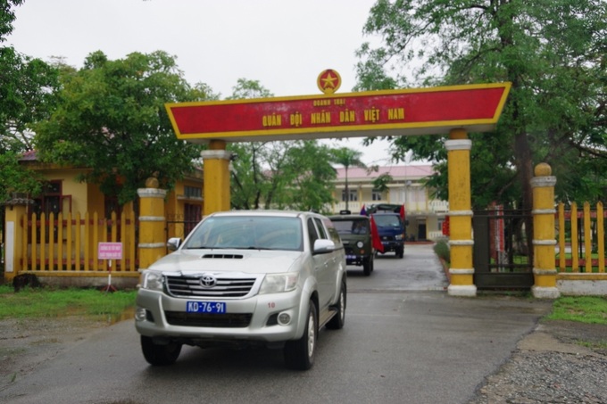 Đoàn xe Đội quy tập 192 - Bộ CHQS tỉnh Thừa Thiên Huế xuất phát đi thực hiện nhiệm vụ