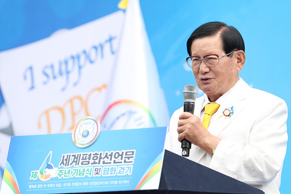 Giáo phái Tân Thiên Địa quyên góp 12 tỷ won để chống dịch Covid-19 - 1 Giáo phái Tân Thiên Địa quyên góp 12 tỷ won để chống dịch Covid-19 - 1