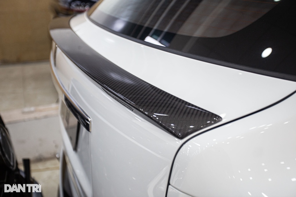 Rolls-Royce Cullinan độ Mansory đầu tiên về Việt Nam, đăng kiểm mất cả năm - 9 Rolls-Royce Cullinan độ Mansory đầu tiên về Việt Nam, đăng kiểm mất cả năm - 9