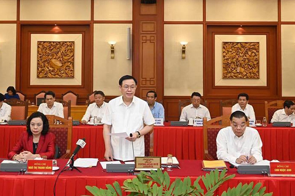 Bộ Chính trị xem xét phương án nhân sự Đại hội của Hà Nội và 19 Đảng bộ - 2 Bộ Chính trị xem xét phương án nhân sự Đại hội của Hà Nội và 19 Đảng bộ - 2