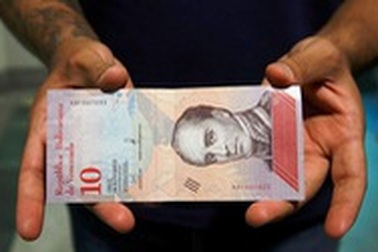 Venezuela tăng gần 4 lần lương tối thiểu đối phó siêu lạm phát