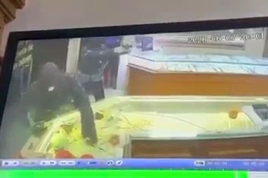 Đã bắt được 2 nghi phạm cướp tiệm vàng ở Hải Dương
