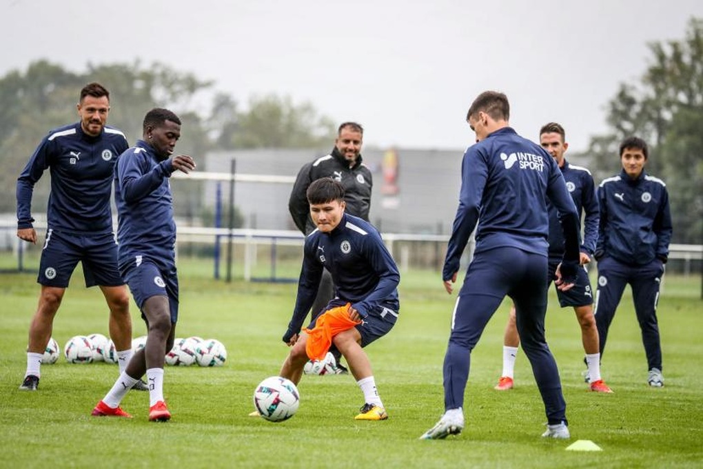 Vén màn bí mật vụ Quang Hải chuyển tới Pau FC - 1