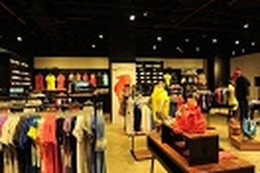 Nhiều sự lựa chọn tại cửa hàng lớn nhất Việt Nam của Nike