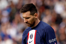 Lionel Messi có động thái phũ phàng với PSG
