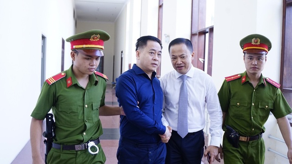 Đưa ra xét xử 5 vụ đại án, bổ sung chức năng phòng chống tiêu cực - 2 Đưa ra xét xử 5 vụ đại án, bổ sung chức năng phòng chống tiêu cực - 2