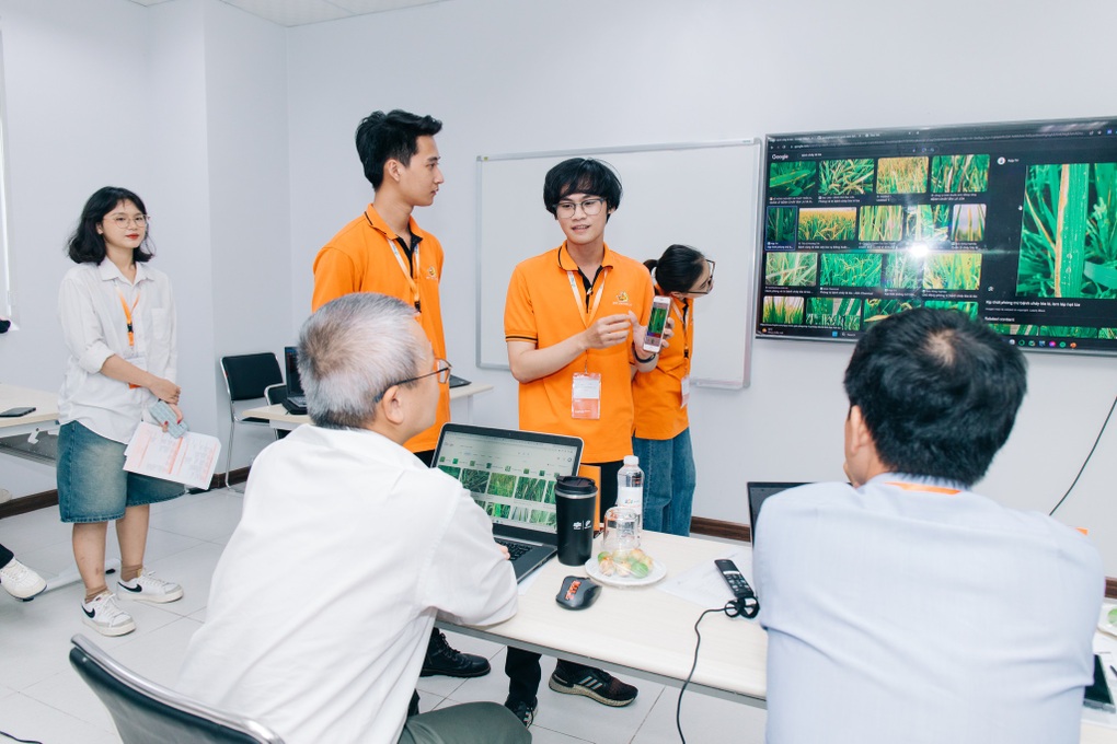 Hàng trăm sinh viên tranh tài nghiên cứu khoa học tại chung kết FPT Edu ResFes 2024 - 1 Hàng trăm sinh viên tranh tài nghiên cứu khoa học tại chung kết FPT Edu ResFes 2024 - 1