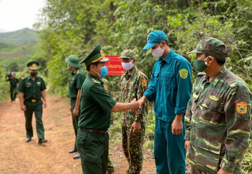 Biên phòng ngày đêm bám rừng ngăn người nhập cảnh trái phép mùa dịch - 2 Biên phòng ngày đêm bám rừng ngăn người nhập cảnh trái phép mùa dịch - 2