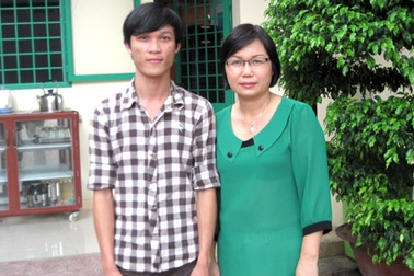 Thủ khoa hệ GDTX: Giỏi hơn nhờ giúp bạn học bài