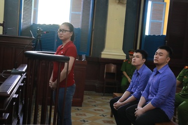 Tăng hình phạt đối với nữ sinh thuê người tạt axít bạn tình đồng tính