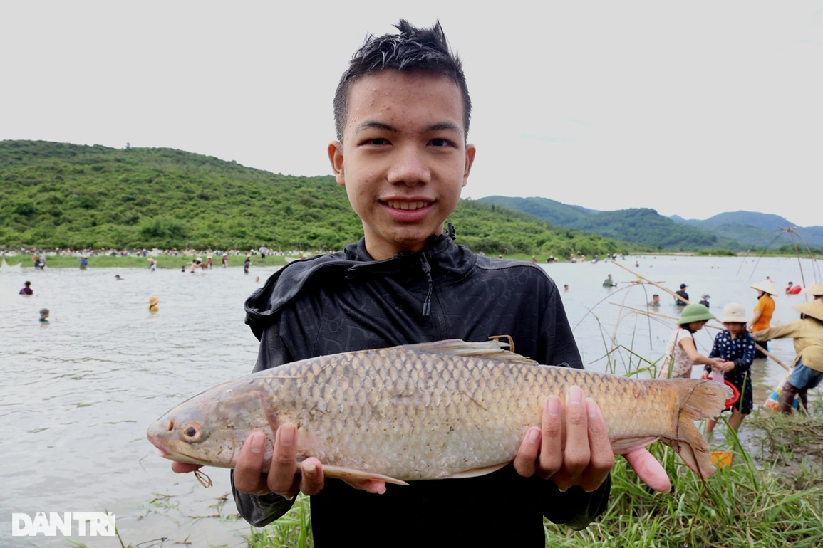 Độc đáo hàng nghìn nơm thủ lao xuống hồ đánh cá, tìm vận may ở Hà Tĩnh - 14 Độc đáo hàng nghìn nơm thủ lao xuống hồ đánh cá, tìm vận may ở Hà Tĩnh - 14