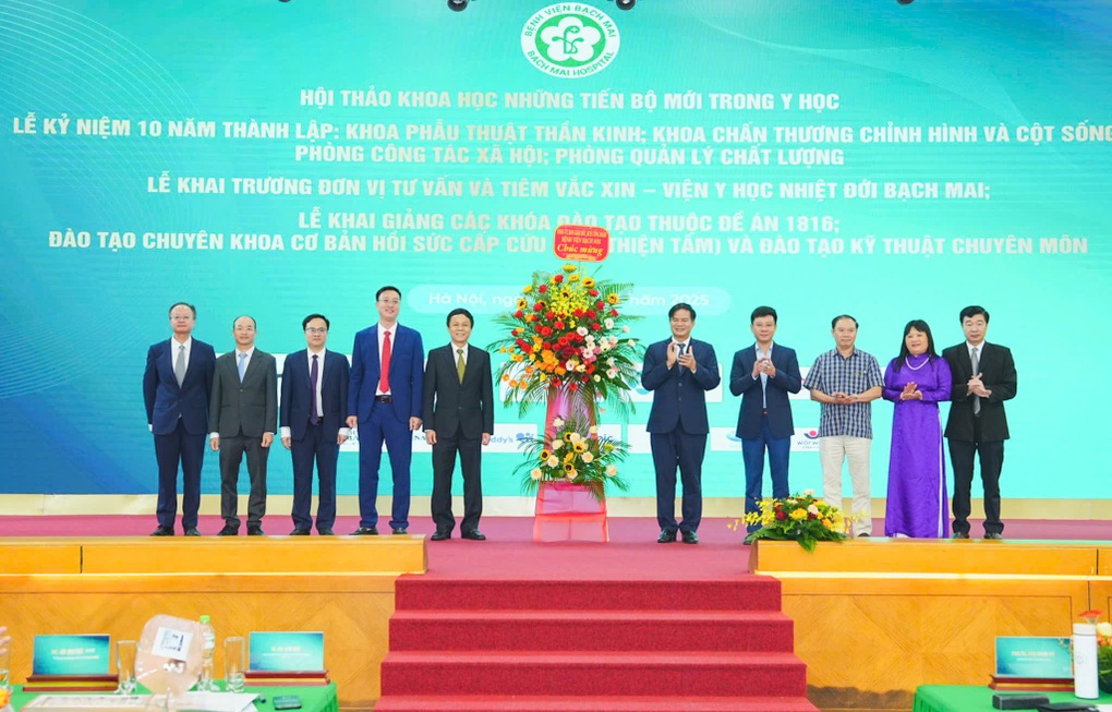 មន្ទីរពេទ្យបាក់ម៉ៃ៖ អនុវត្តបច្ចេកទេសលំបាកៗជាច្រើនផ្នែកសរសៃប្រសាទ និងឆ្អឹងខ្នងដោយជោគជ័យ - ១ Bệnh viện Bạch Mai: Thành công nhiều kỹ thuật khó về thần kinh, cột sống - 1