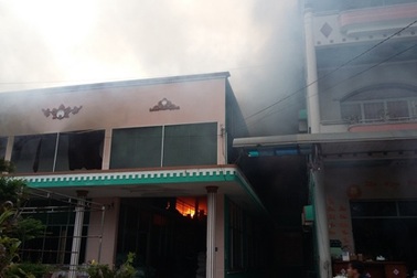 Cơ sở sản xuất tương ớt và gia vị cháy suốt 3 giờ 