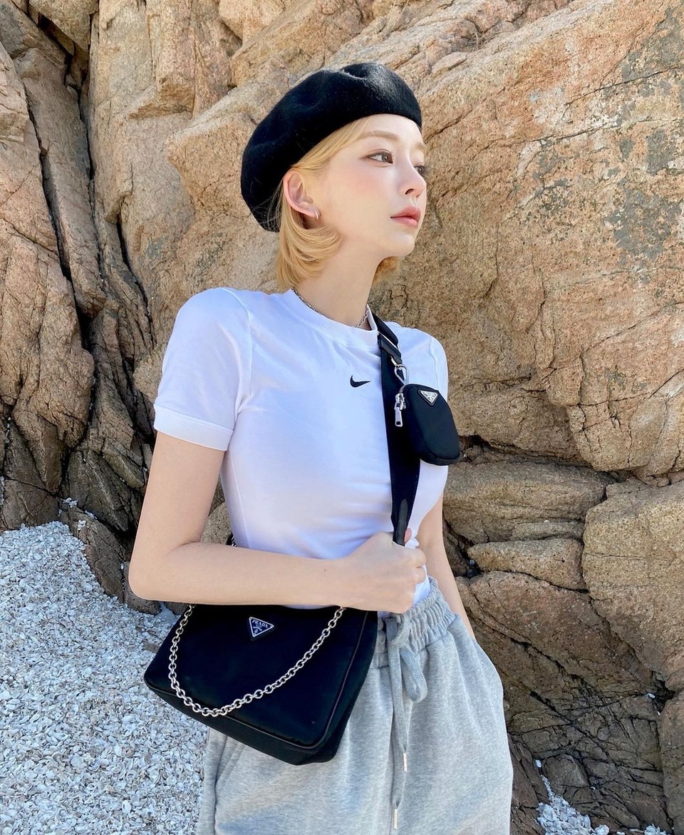 Hot girl xứ Hàn sở hữu gương mặt ngây thơ, xinh đẹp tựa búp bê - 16