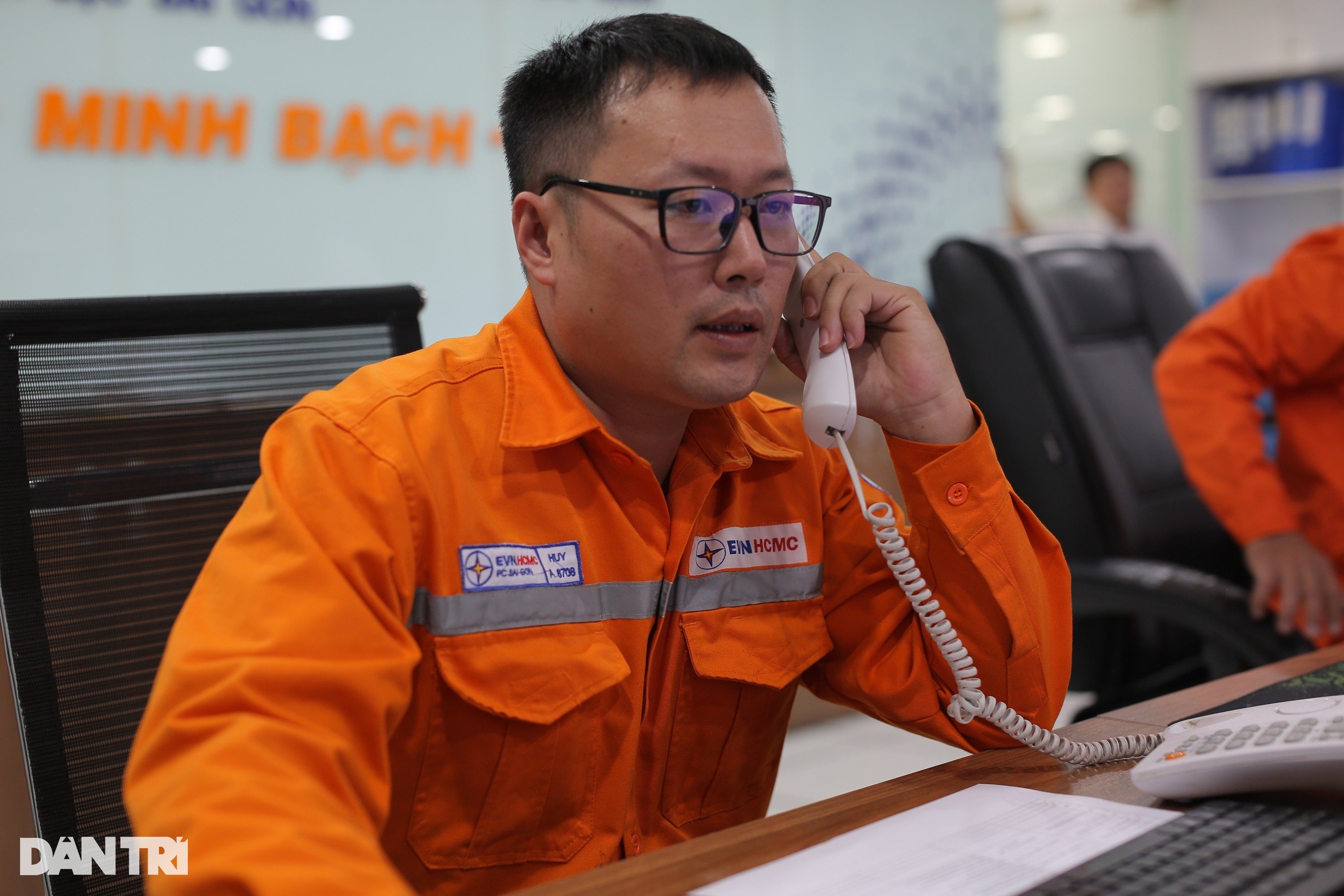 Tết không nghỉ của những người giữ ánh sáng - 3 Tết không nghỉ của những người giữ ánh sáng - 3