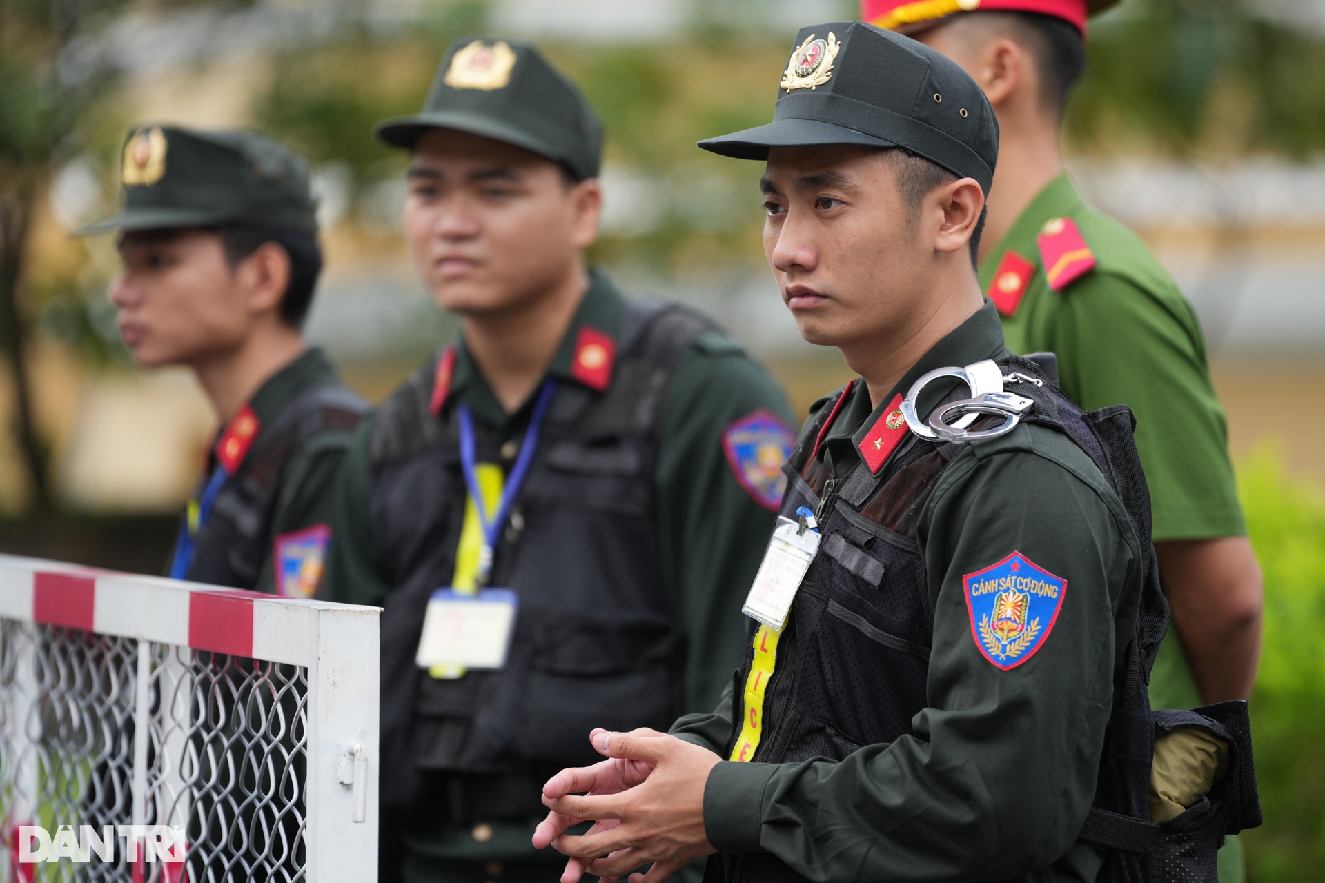 An ninh thắt chặt tại phiên tòa vụ án Vạn Thịnh Phát giai đoạn 2 - 11 An ninh thắt chặt tại phiên tòa vụ án Vạn Thịnh Phát giai đoạn 2 - 11
