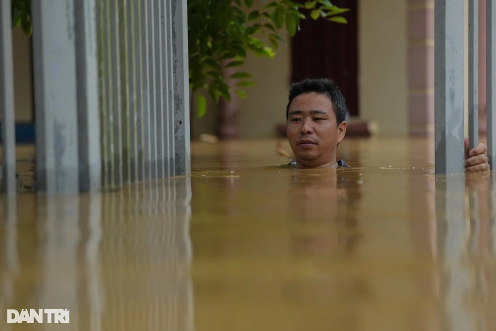 Chuyên gia thời tiết Huy Nguyễn chỉ 7 thứ thiết yếu tự cứu mình trước lũ dữ - 3 Chuyên gia thời tiết Huy Nguyễn chỉ 7 thứ thiết yếu tự cứu mình trước lũ dữ - 3