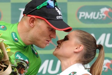 Những cô gái quyến rũ trên bục vinh quang