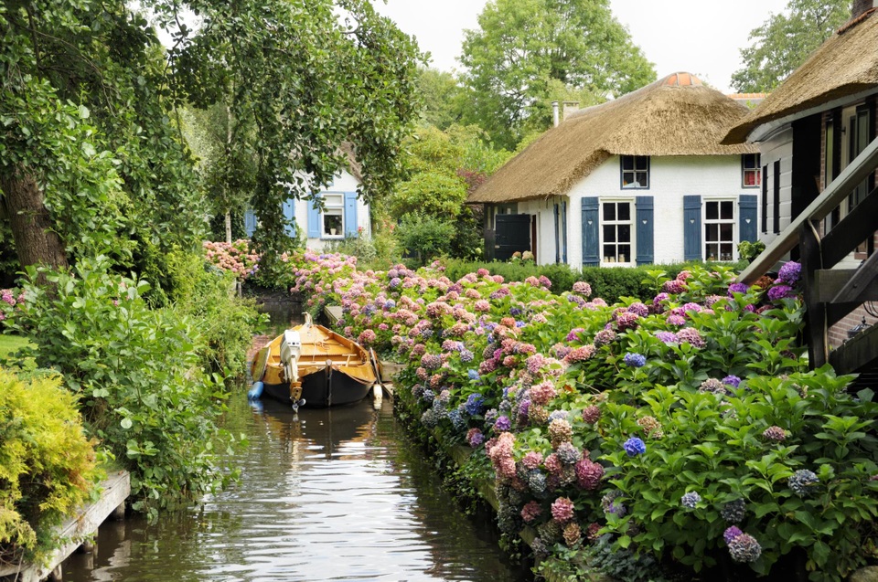 The most beautiful fairy tale village in the world, only accessible by boat for 700 years - 7