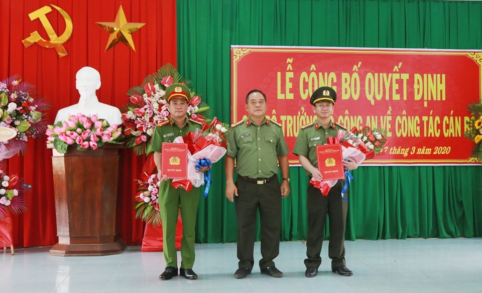 Điều động, bổ nhiệm hàng loạt cán bộ Công an tỉnh Thừa Thiên Huế - 2 Điều động, bổ nhiệm hàng loạt cán bộ Công an tỉnh Thừa Thiên Huế - 2