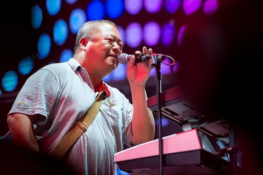 Cú trượt dài của ngôi sao nhạc rock Trung Quốc