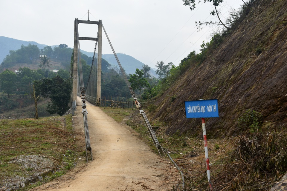 Cuộc sống bất ngờ của bản làng người Khùa bên cây Cầu Dân trí - 9 Cuộc sống bất ngờ của bản làng người Khùa bên cây Cầu Dân trí - 9