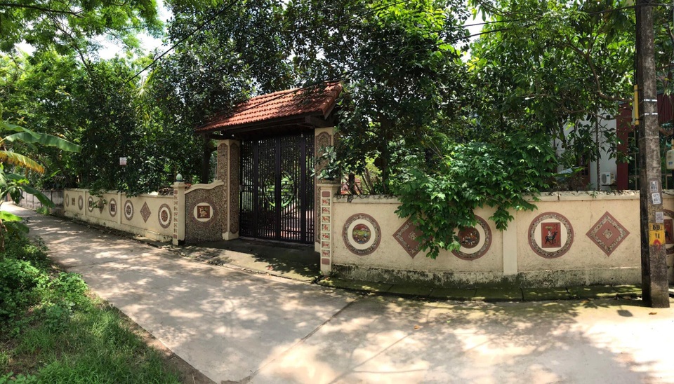 Nhà gỗ trăm tuổi giữa sân vườn xanh mát đẹp hiếm có ở ngoại thành Hà Nội - 1 Nhà gỗ trăm tuổi giữa sân vườn xanh mát đẹp hiếm có ở ngoại thành Hà Nội - 1