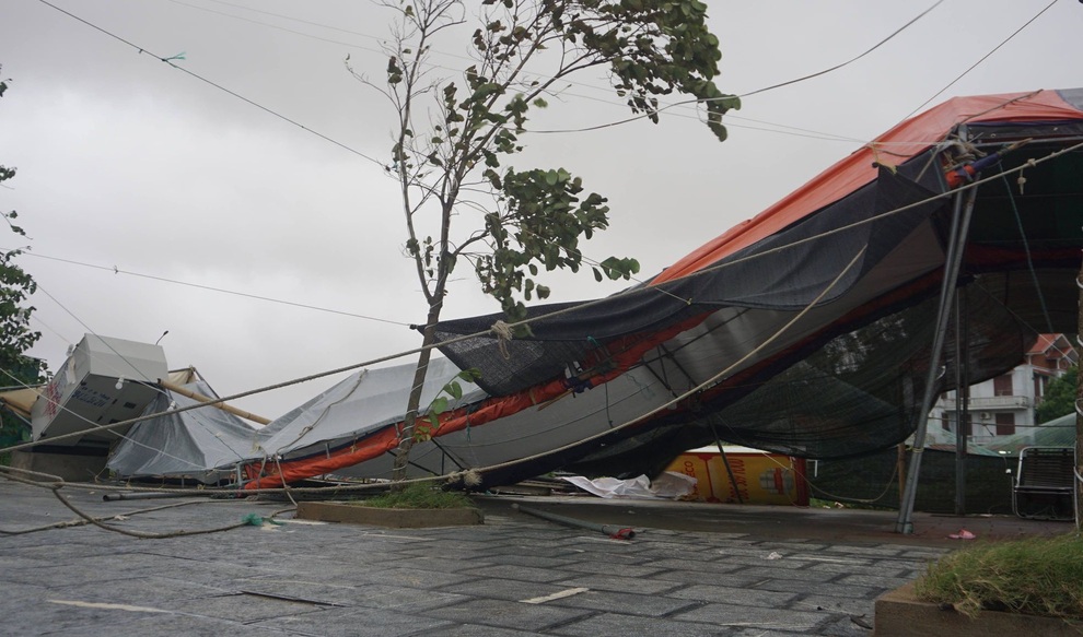 Thanh Hóa: Bão số 2 gây mưa to, gió lớn ở nhiều khu vực - 1 Thanh Hóa: Bão số 2 gây mưa to, gió lớn ở nhiều khu vực - 1