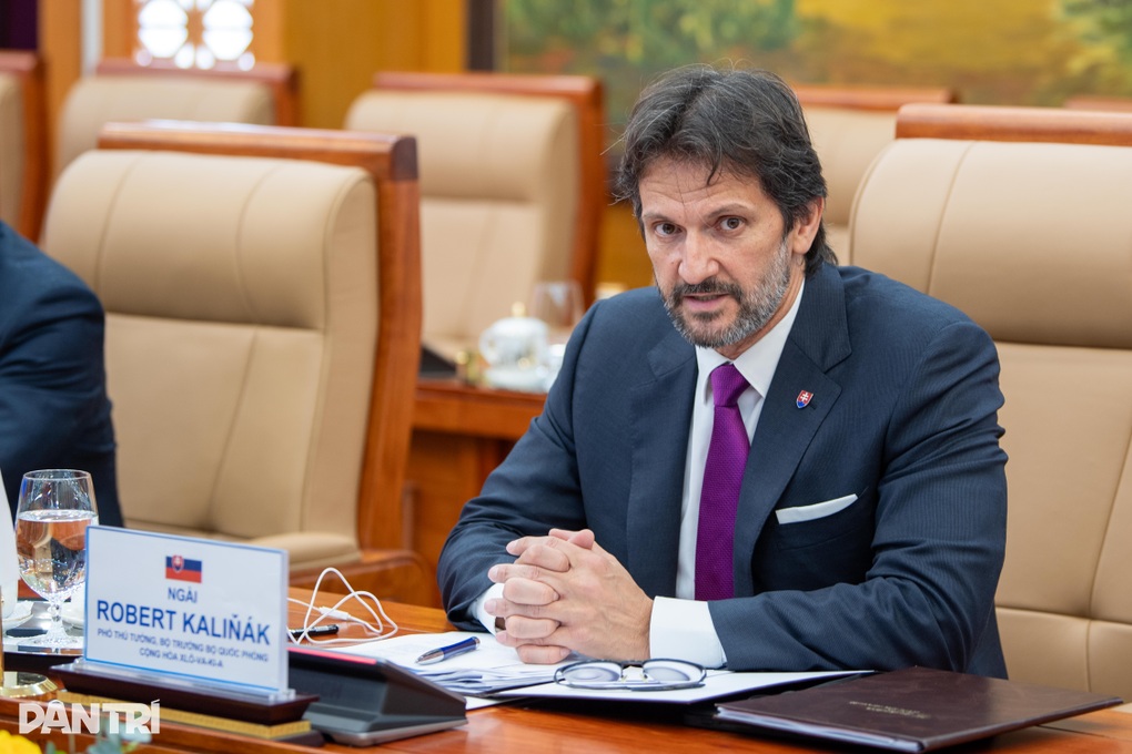 Bộ Quốc phòng sẵn sàng tiếp nhận quân nhân Slovakia sang học tiếng Việt - 3