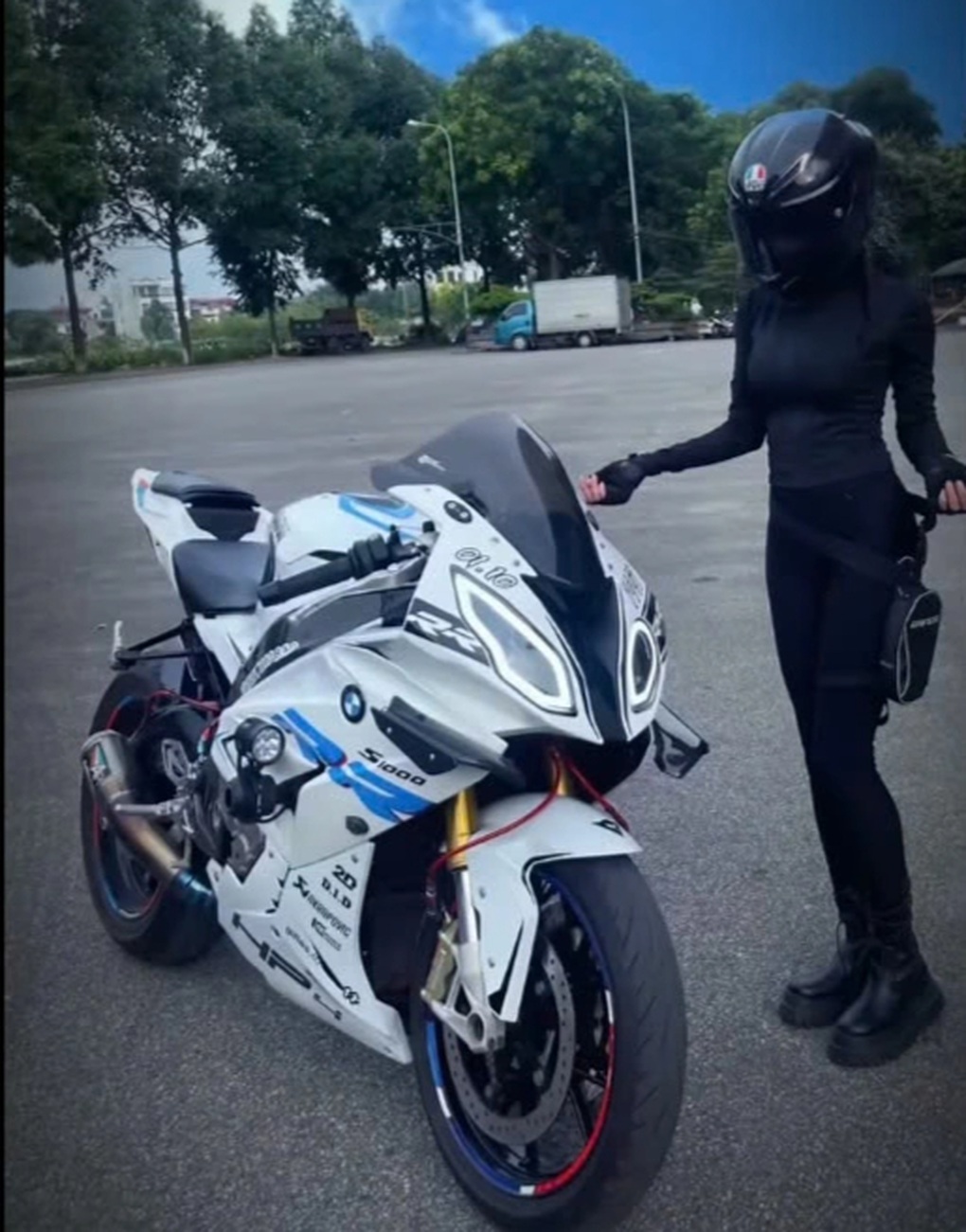Vụ xe phân khối lớn BMW đâm lật ô tô: Chưa xác định được vận tốc xe máy - 3 Vụ xe phân khối lớn BMW đâm lật ô tô: Chưa xác định được vận tốc xe máy - 3
