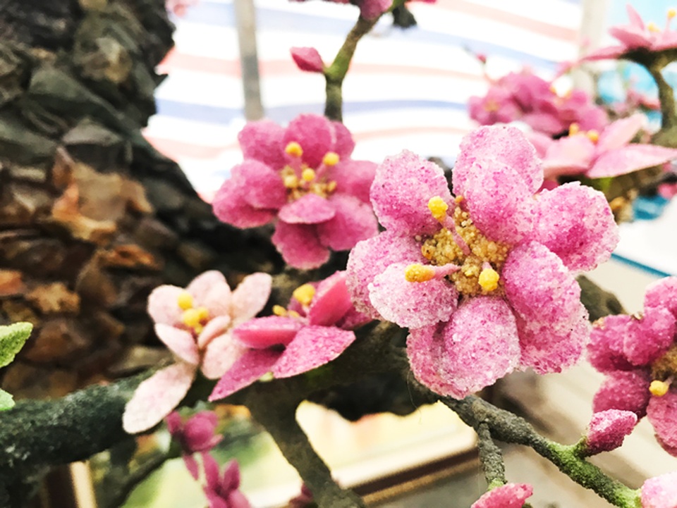 Gom đá quý kết thành cây đào nặng 2 tấn, có tiền cũng khó mua - 4 Gom đá quý kết thành cây đào nặng 2 tấn, có tiền cũng khó mua - 4