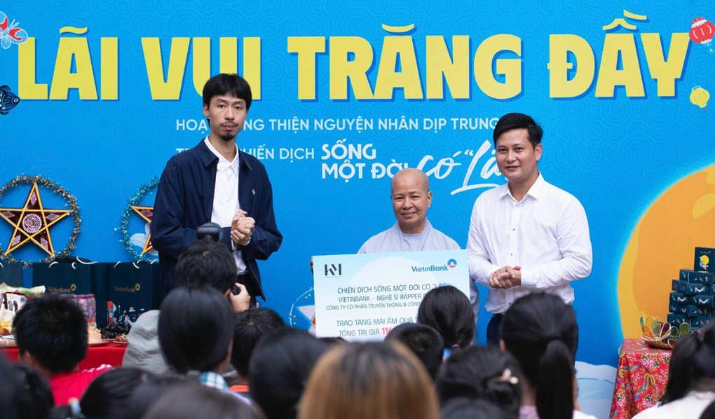 VietinBank và Đen Vâu mang Lãi vui trăng đầy đến với hàng nghìn trẻ em khó khăn - 1 VietinBank và Đen Vâu mang Lãi vui trăng đầy đến với hàng nghìn trẻ em khó khăn - 1