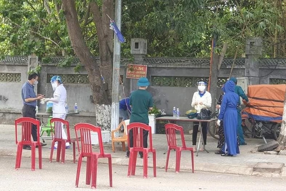 Thần tốc lấy mẫu hơn 1.500 người đi chợ đầu mối Vinh - 4 Thần tốc lấy mẫu hơn 1.500 người đi chợ đầu mối Vinh - 4