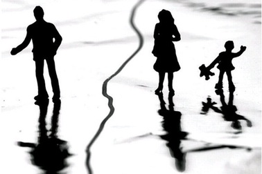 Mong bão giông dừng lại sau cánh cửa…