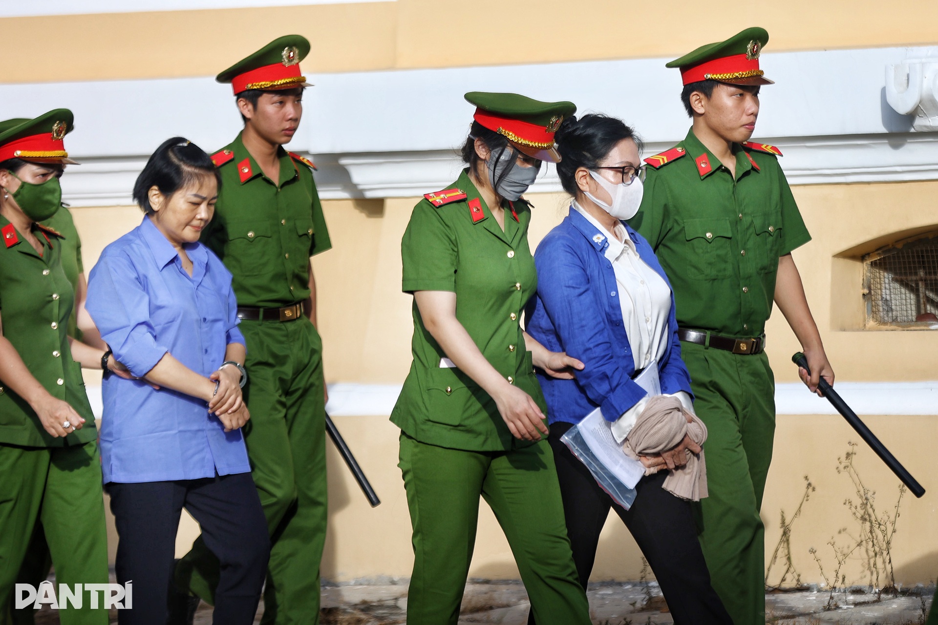 Vụ trục lợi 10 tấn vàng: Cựu Tổng giám đốc SJC cùng 15 đồng phạm hầu tòa - 1 Vụ trục lợi 10 tấn vàng: Cựu Tổng giám đốc SJC cùng 15 đồng phạm hầu tòa - 1