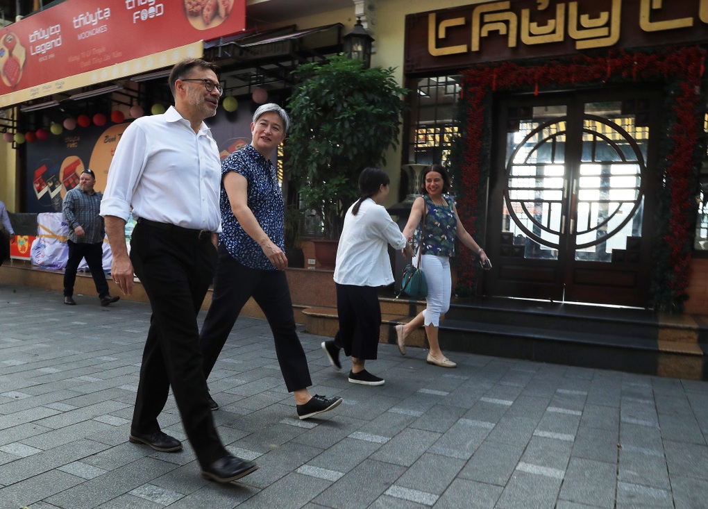 Ngoại trưởng Australia cảm nhận sắc thu Hà Nội - 3 Ngoại trưởng Australia cảm nhận sắc thu Hà Nội - 3