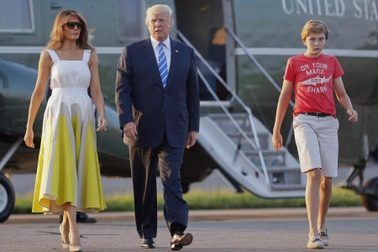 Cậu út nhà Trump "bị soi" dù chân ướt chân ráo tới Nhà Trắng