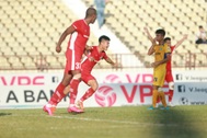 Văn Đức bị khóa chặt, SL Nghệ An gục ngã trước CLB Viettel
