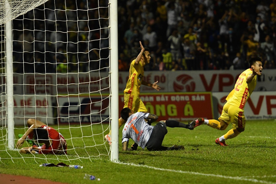 Bị trọng tài tố hành hung, thủ môn của CLB TPHCM lên tiếng - 7