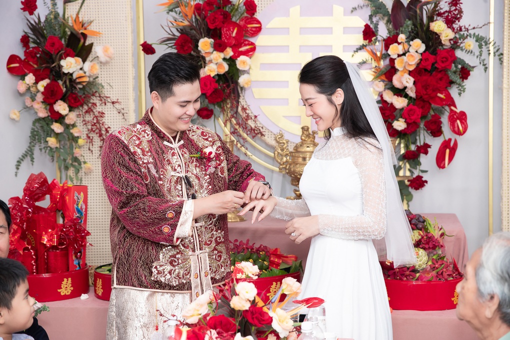 Lễ cưới diễn viên Karen Nguyễn: Chú rể gốc Hoa và dàn bê tráp chất lừ - 9 Lễ cưới diễn viên Karen Nguyễn: Chú rể gốc Hoa và dàn bê tráp chất lừ - 9