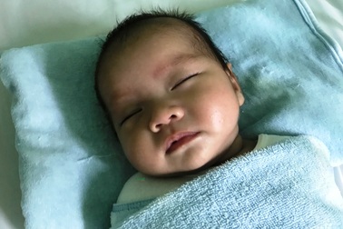 Hai anh em trai nghi bị mẹ bỏ rơi trước Làng Thiếu niên Thủ Đức