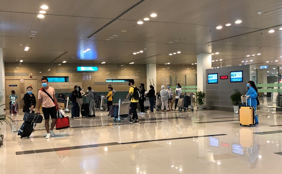 Cần Thơ đón và cách ly 215 công dân về từ Singapore - 1 Cần Thơ đón và cách ly 215 công dân về từ Singapore - 1