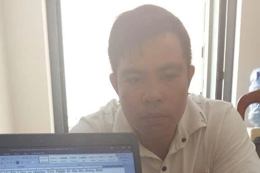 Ngồi trên ô tô của người khác, người phụ nữ bị chồng cũ đâm trọng thương - 2 Ngồi trên ô tô của người khác, người phụ nữ bị chồng cũ đâm trọng thương - 2