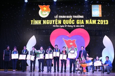 9 tấm gương tình nguyện vì cộng đồng điển hình năm 2015