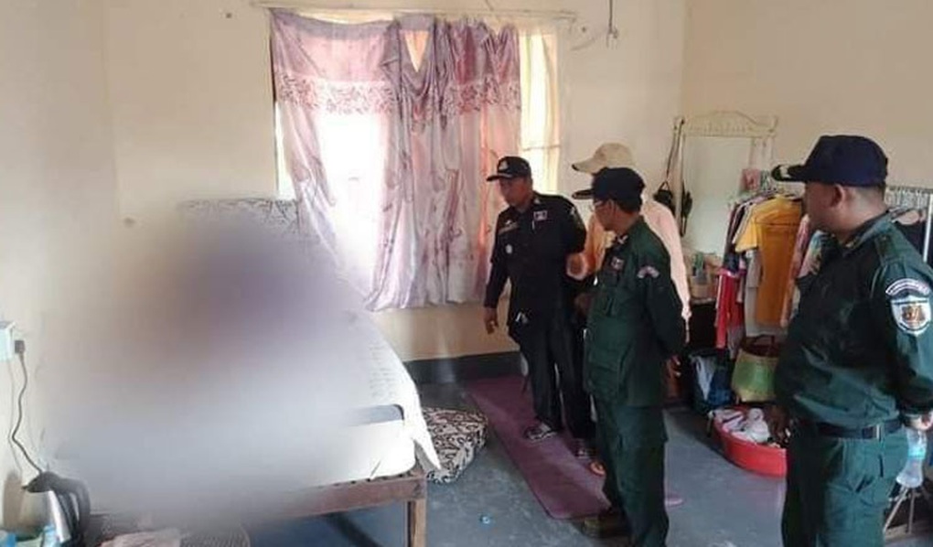 Cảnh sát địa phương khám nghiệm hiện trường nơi phát hiện thi thể của Khorn Srey Pov (Ảnh: K.T). Cảnh sát địa phương khám nghiệm hiện trường nơi phát hiện thi thể của Khorn Srey Pov (Ảnh: K.T).